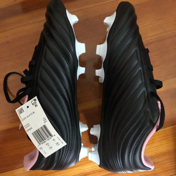 Adidas women’s cleats size 7 - Picture 2 of 2